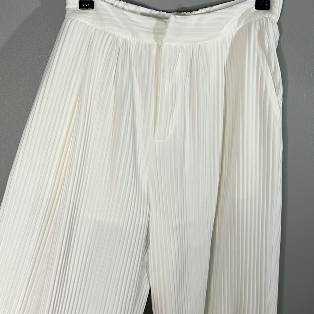 Le Lis Collection Ivory Ultra Wide Leg Pleated Trouser - Picture 4 of 4